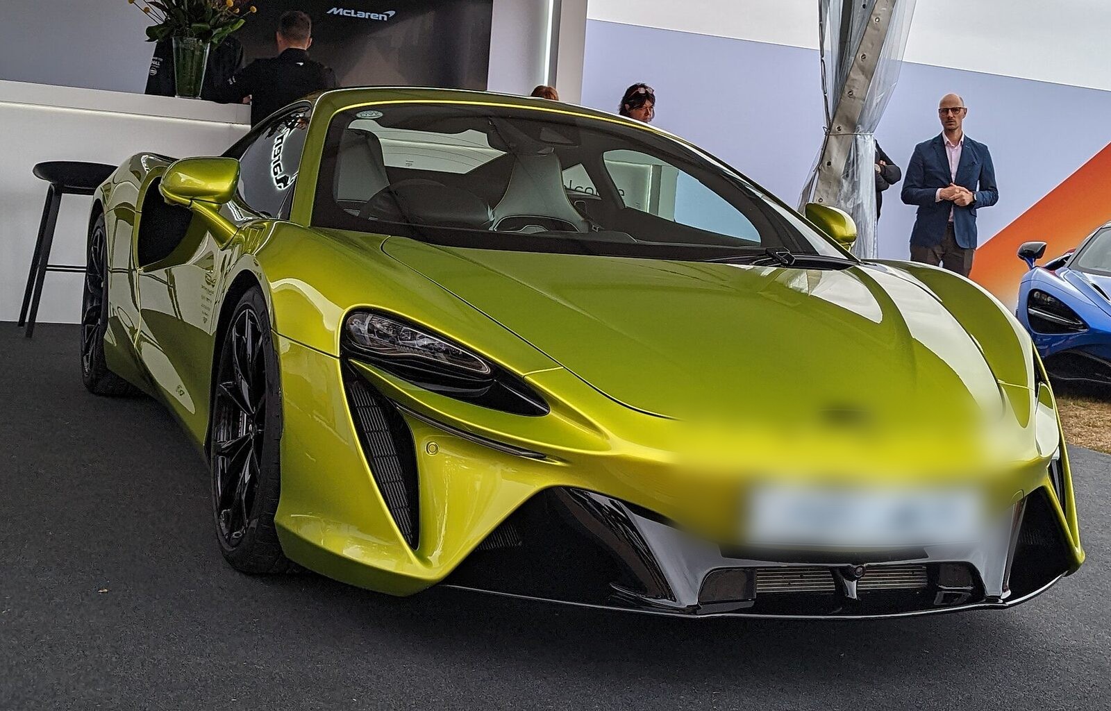 McLaren Artura front view